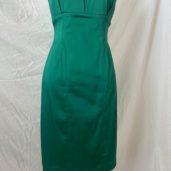 Green satin Calvin Klein dress. Size 2 - Picture 4 of 7